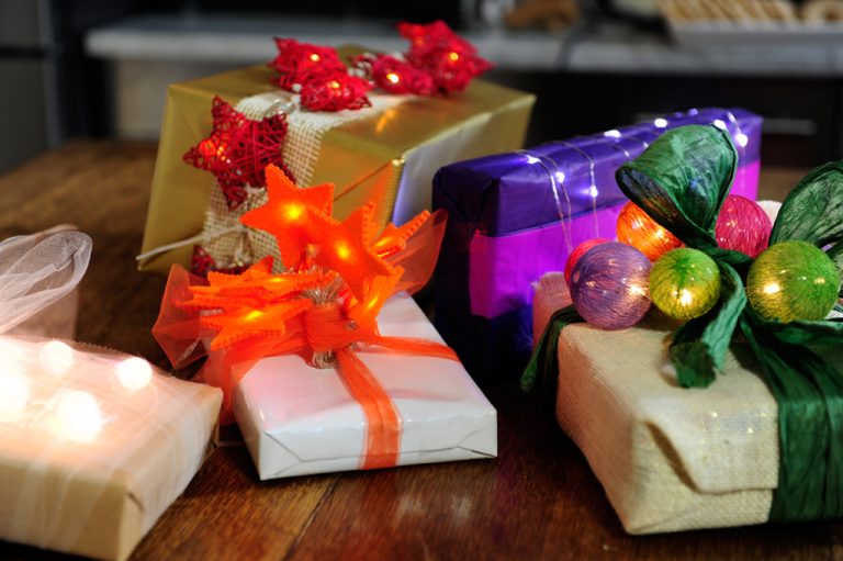 5 idee per pacchetti regalo luminosi di Natale