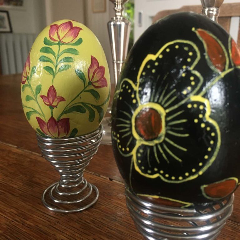 Uova di polistirolo decorate fai da te per Pasqua
