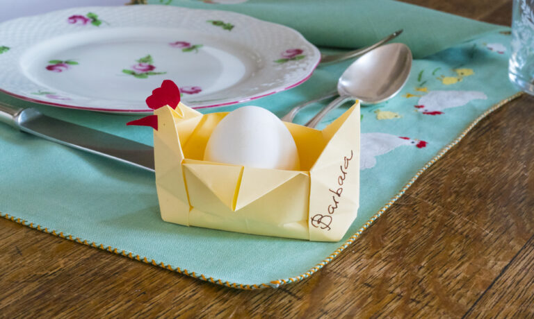 Una gallinella origami segnaposto di Pasqua!