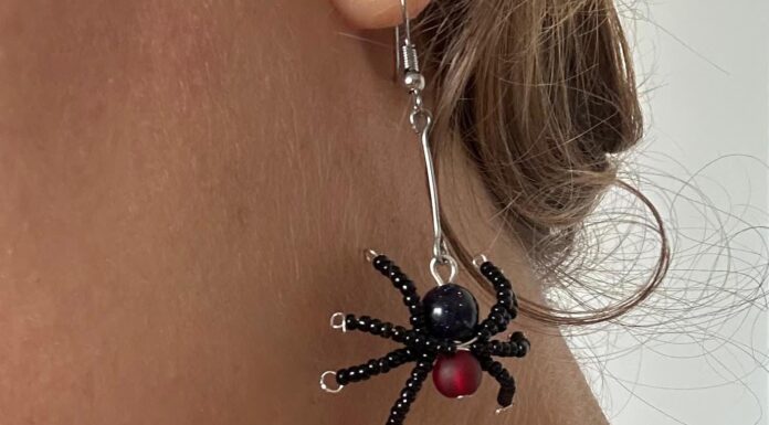 Gli orecchini di Halloween degni di Anansi
