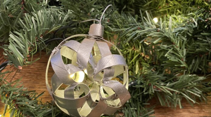 Come fare una pallina di Natale interamente fai da te