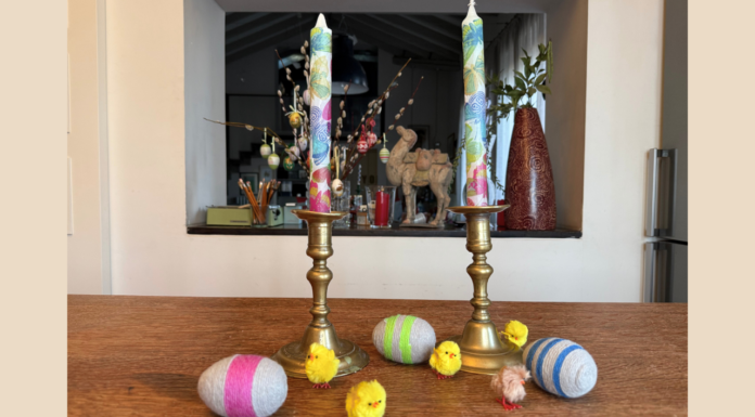 Come fare le candele di Pasqua decorate